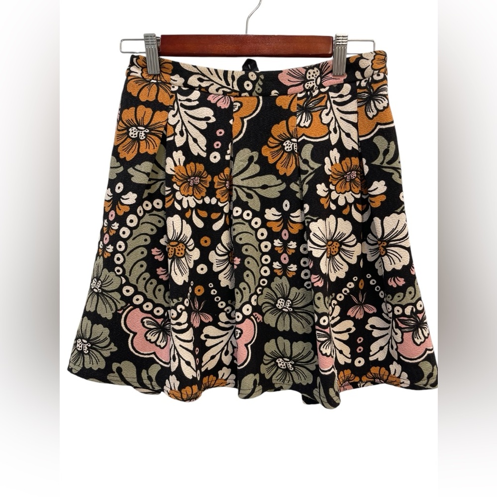 H&M floral vintage skirt with pockets size 6